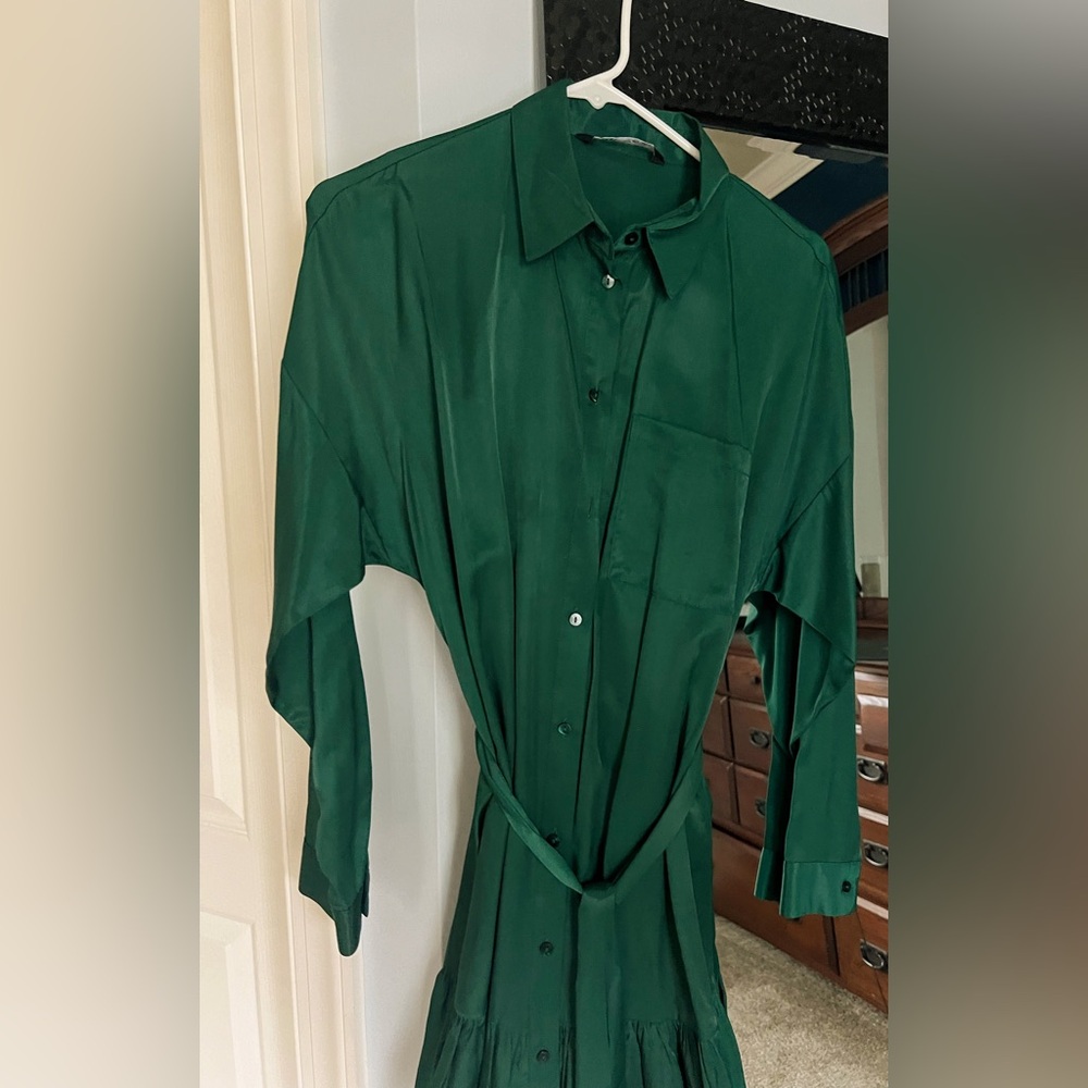 Zara dress esmerald green satin. Beautiful dress wore once.